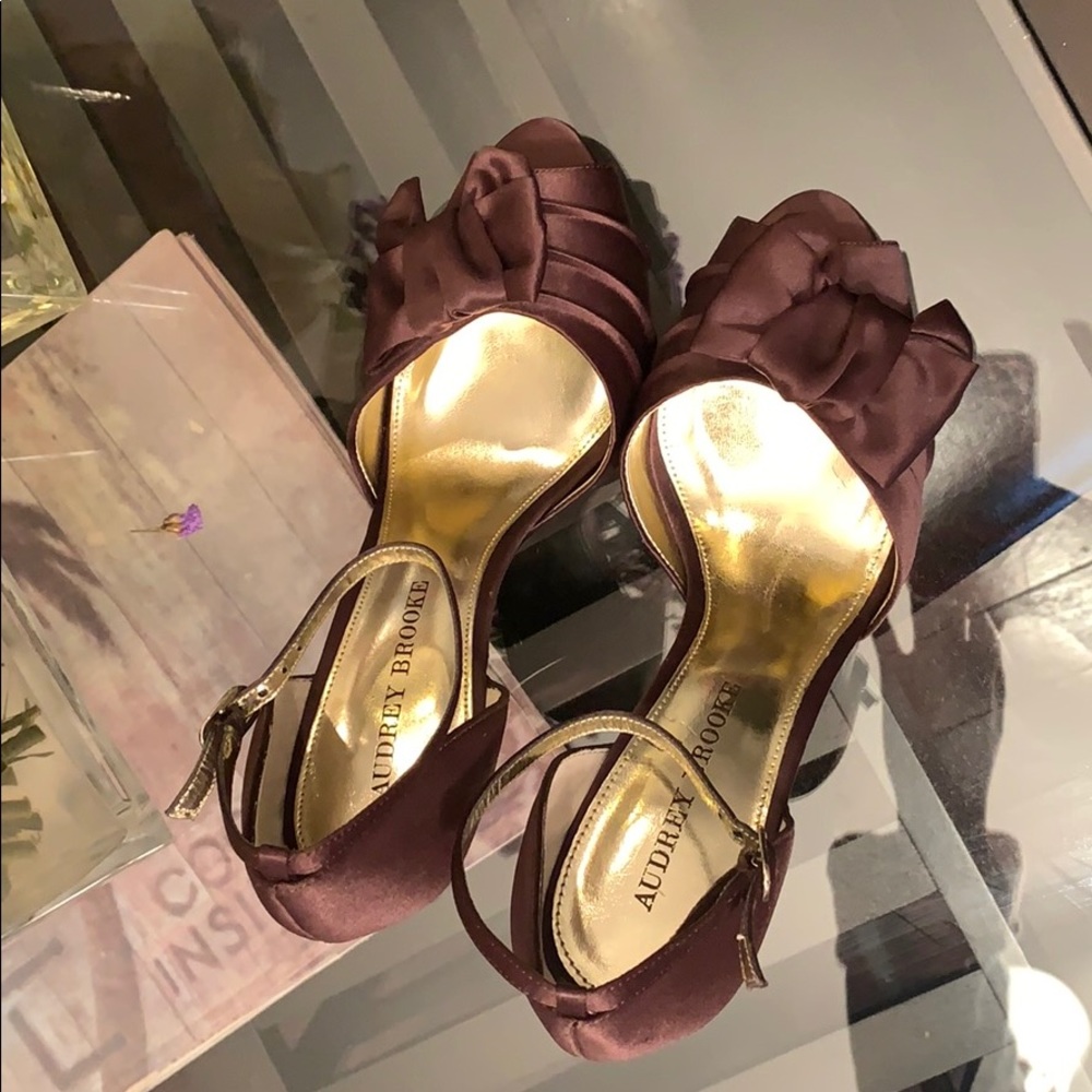 Shoes - Picture 3 of 4